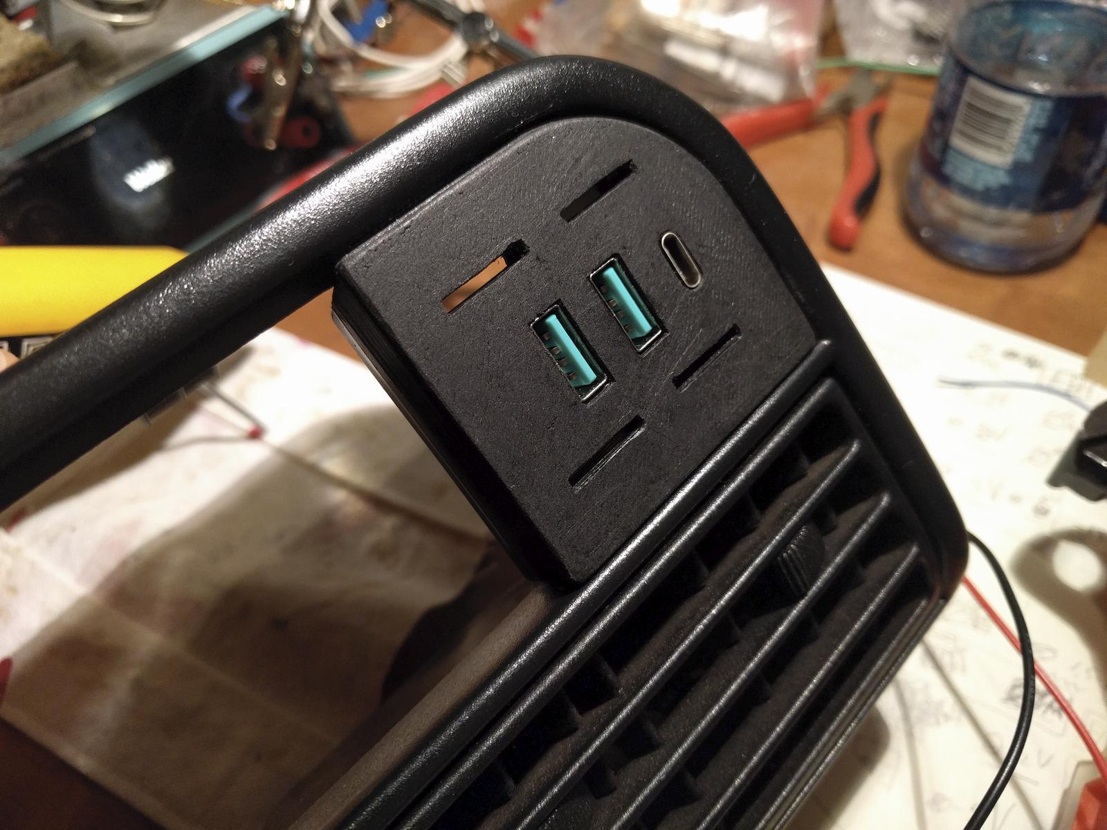 FIAT Panda: caricacellulare USB